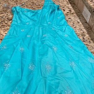 Ann Taylor dress. Size 6. Never worm. Turquoise.    Elegant.